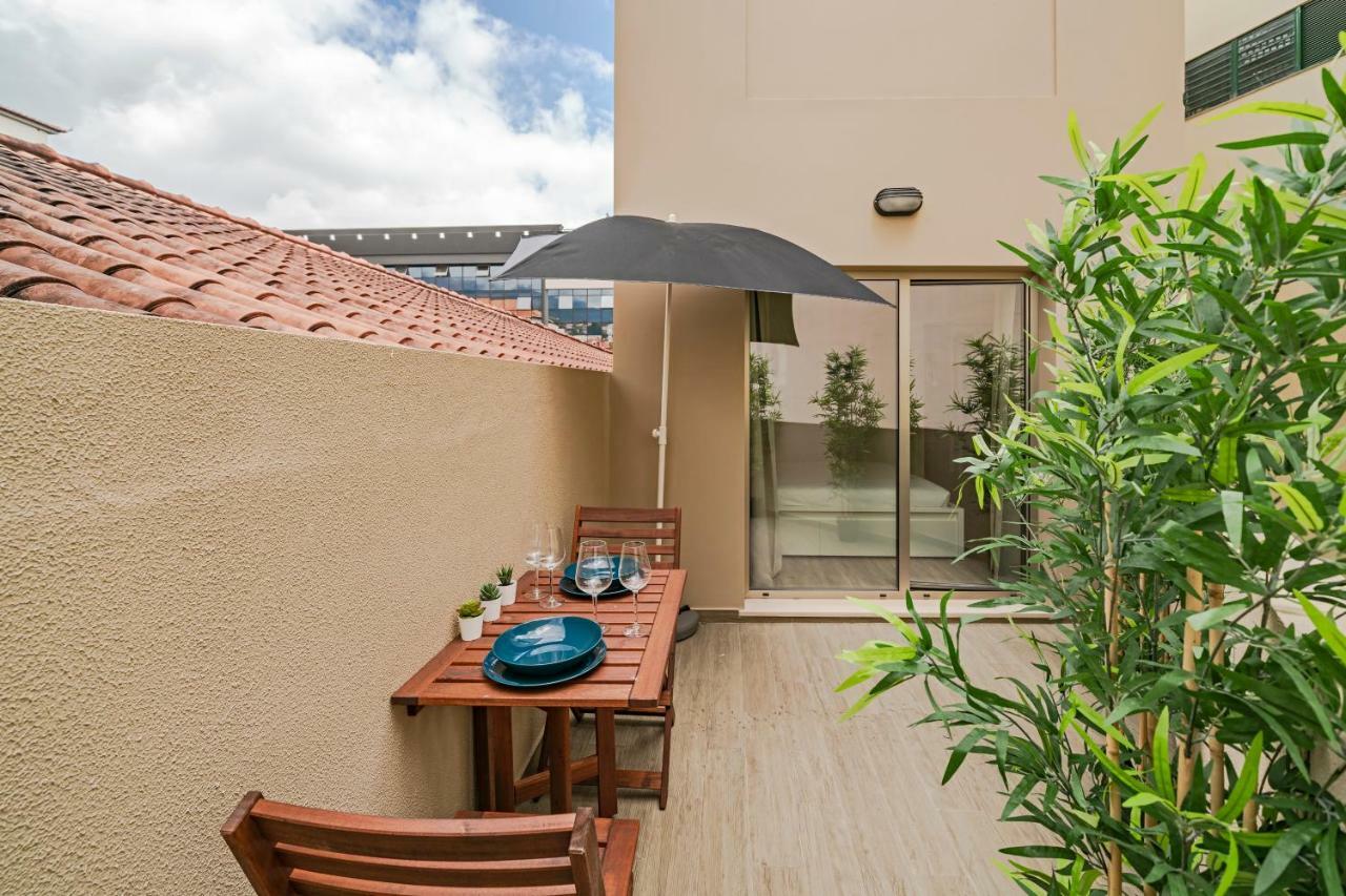 Drapes Design Apartments By An Island Apart 푼샬 외부 사진