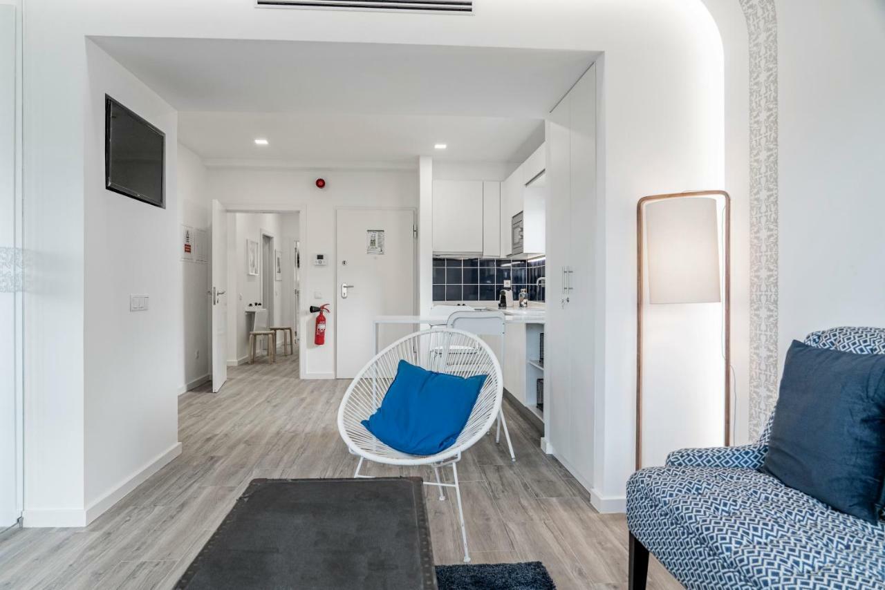 Drapes Design Apartments By An Island Apart 푼샬 외부 사진